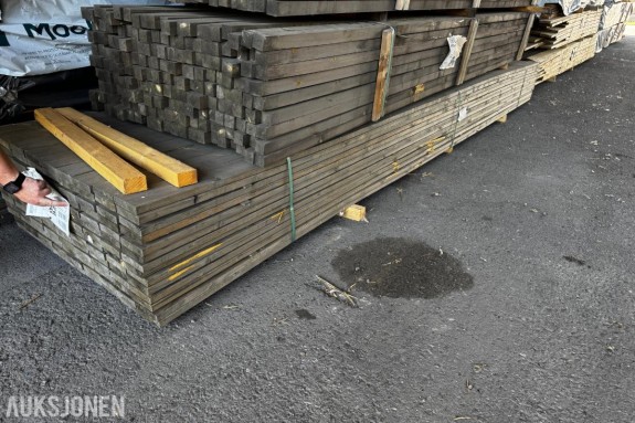1 pakke Royal terrassebord 28x120x5100 mm lange lengder