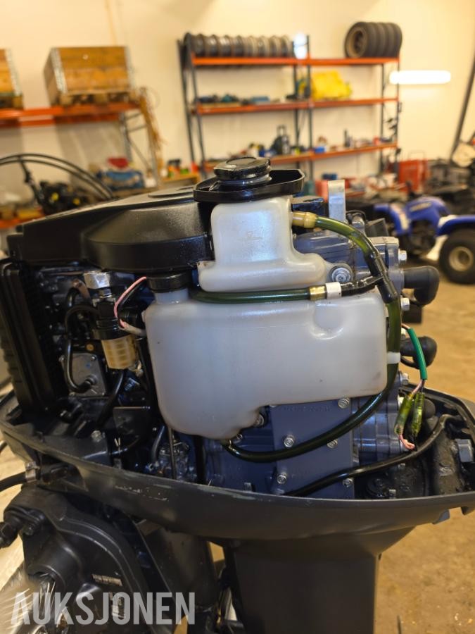 fiskebåt med opplagshenger  og 2003 yamaha 3syl 30hk med lang stamme