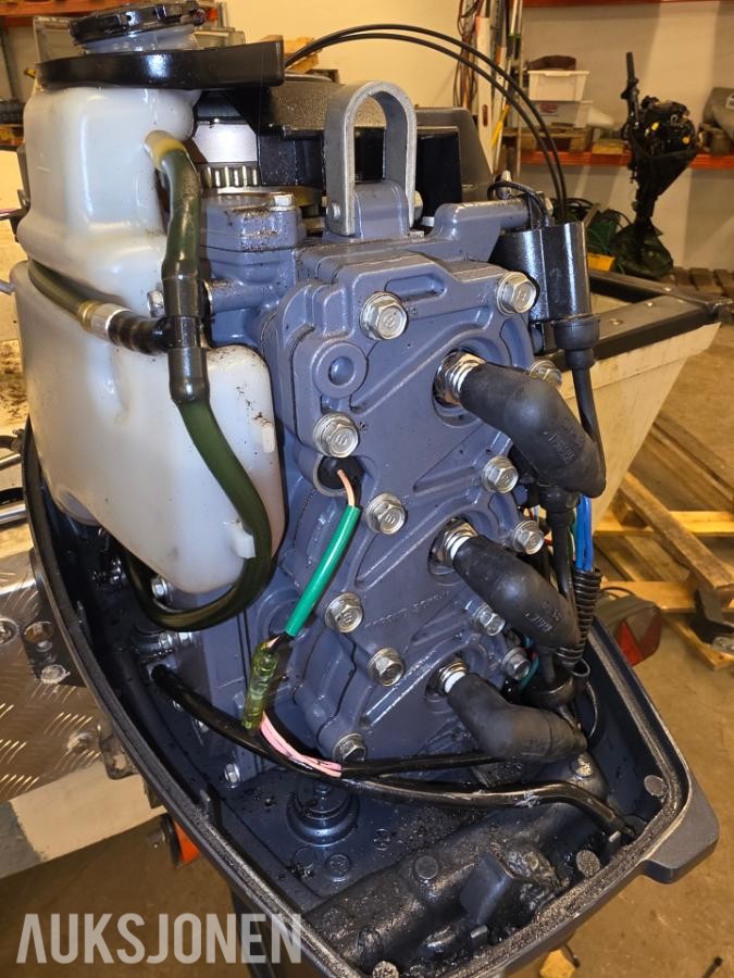 fiskebåt med opplagshenger  og 2003 yamaha 3syl 30hk med lang stamme