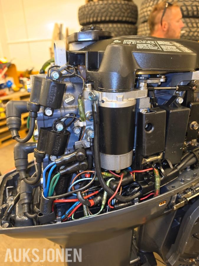 fiskebåt med opplagshenger  og 2003 yamaha 3syl 30hk med lang stamme