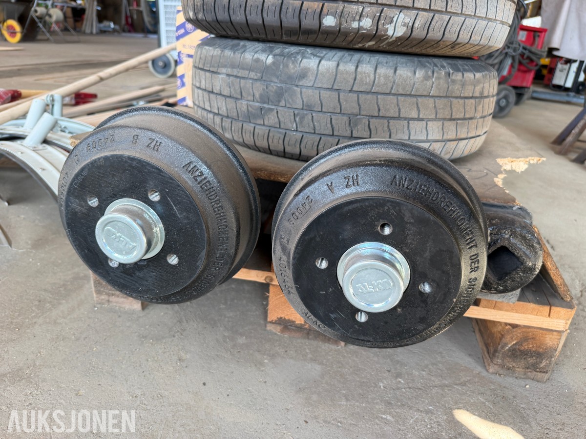 2 stk. Tilhengerakslinger komplett med dekk, 1350kg/stk