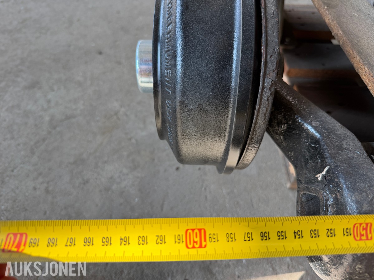 2 stk. Tilhengerakslinger komplett med dekk, 1350kg/stk