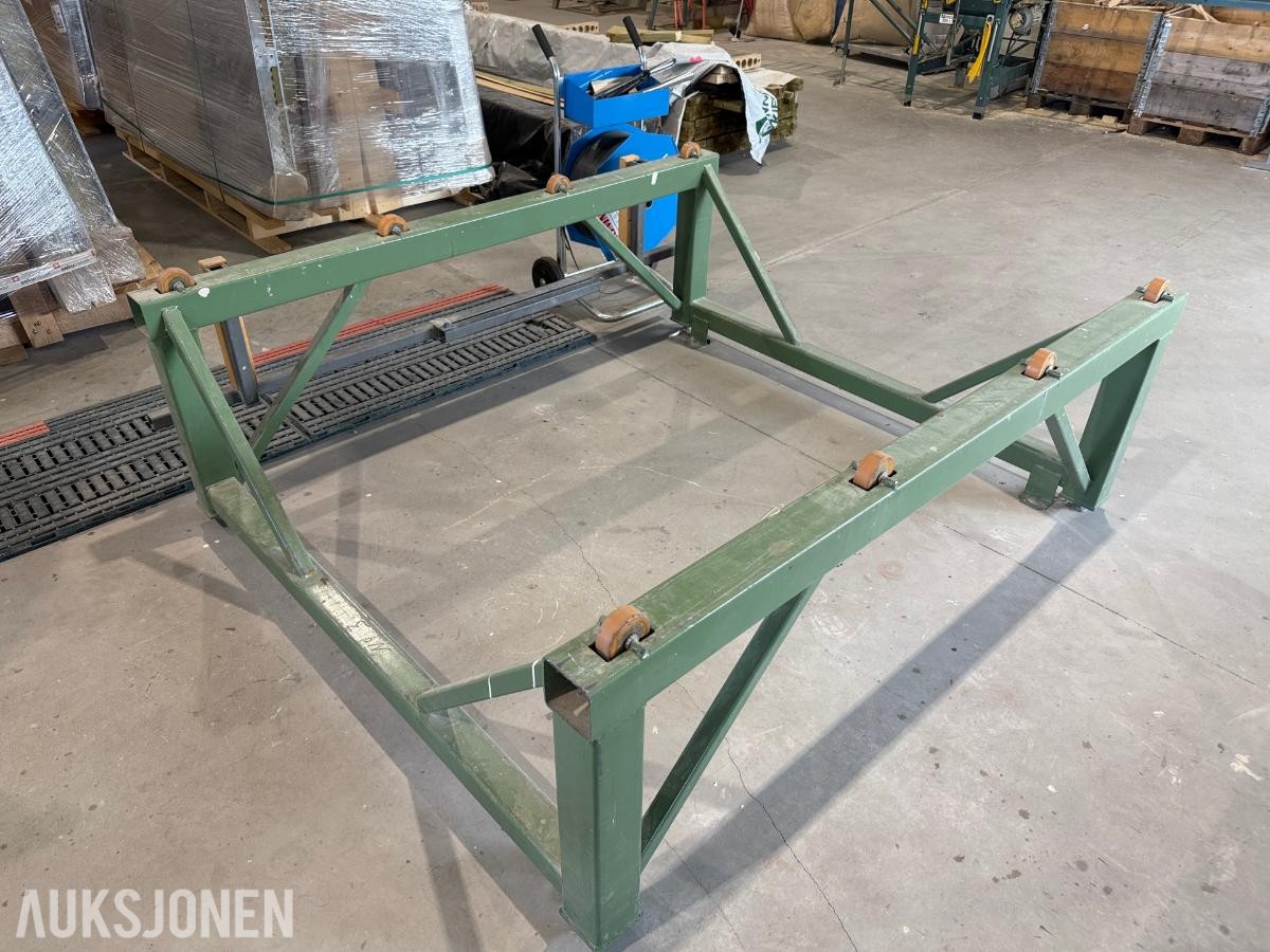 Hydraulisk butterfly-/vendeanlegg for veggelementer