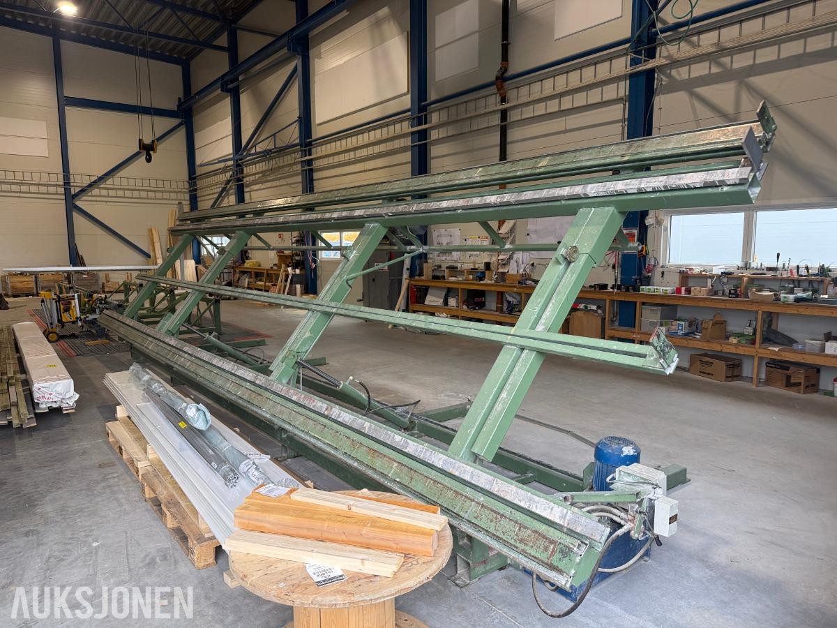Hydraulisk butterfly-/vendeanlegg for veggelementer
