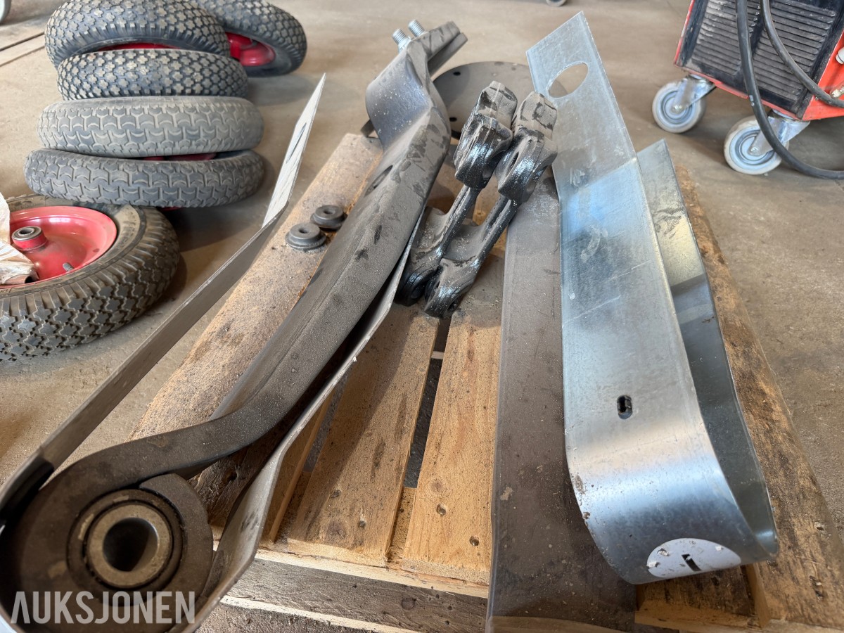 SAF tilhengerfjæring / bladfjærsett med fjærhengere og braketter