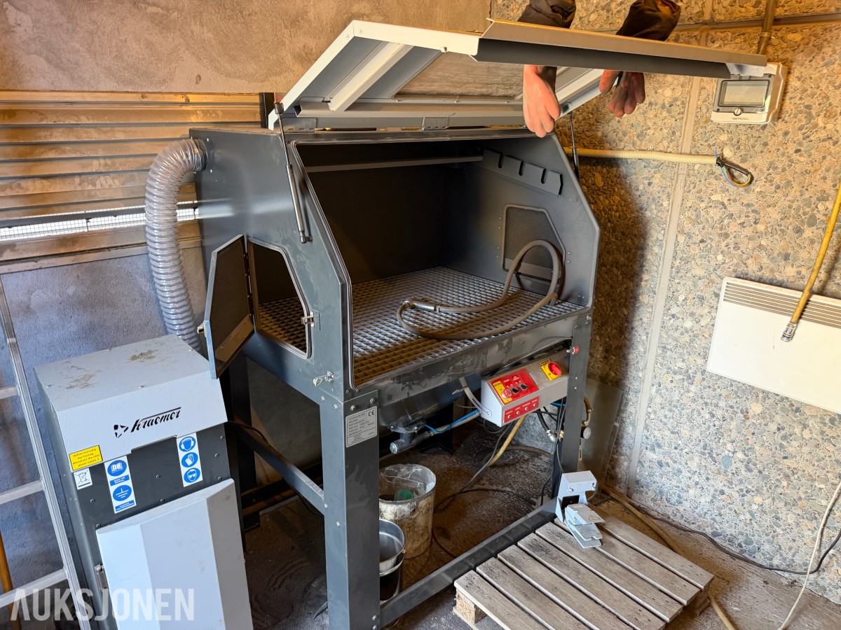 Kraemer PK900E 900L sandblåsekabinett med støvavsug