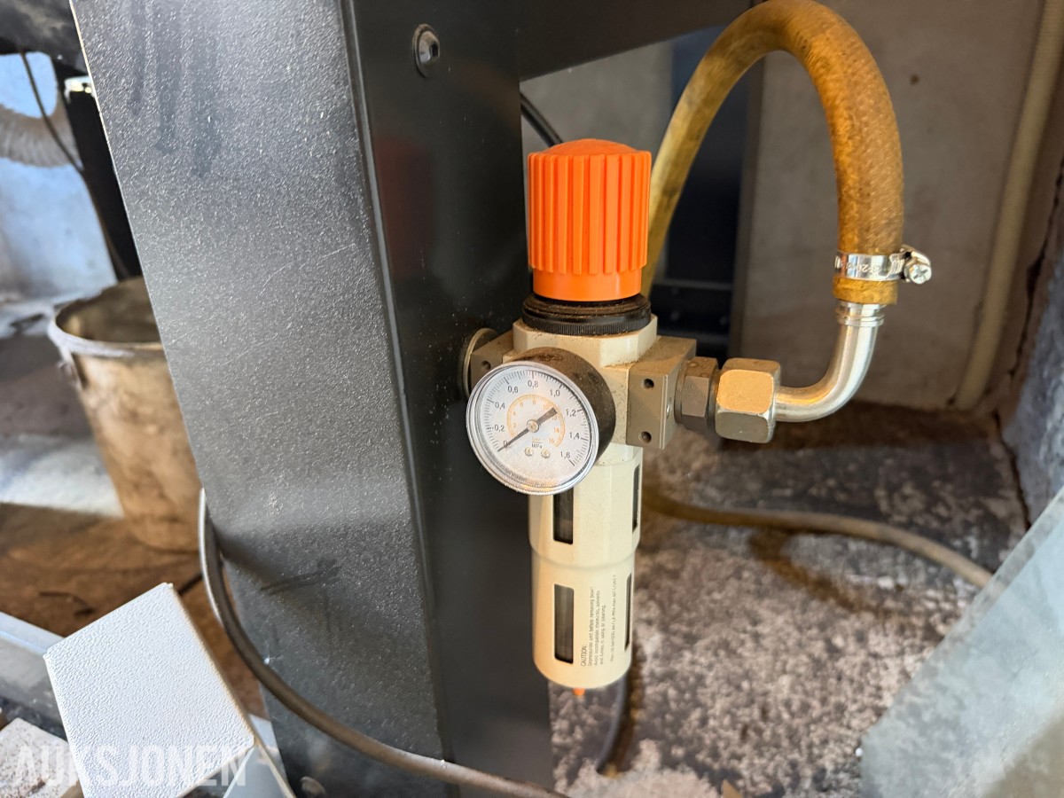 Kraemer PK900E 900L sandblåsekabinett med støvavsug