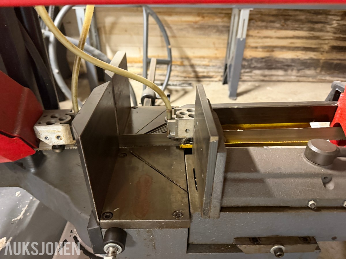 Bomar Ergonomic 320.250 DG manuell båndsag.