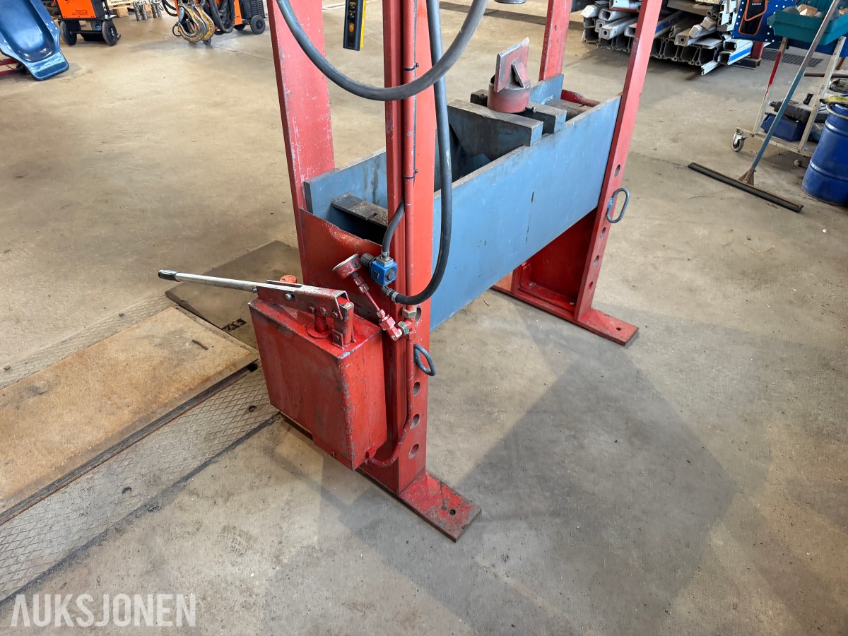 Stenhøj 60 tonn hydraulisk verkstedpresse – 600 kN