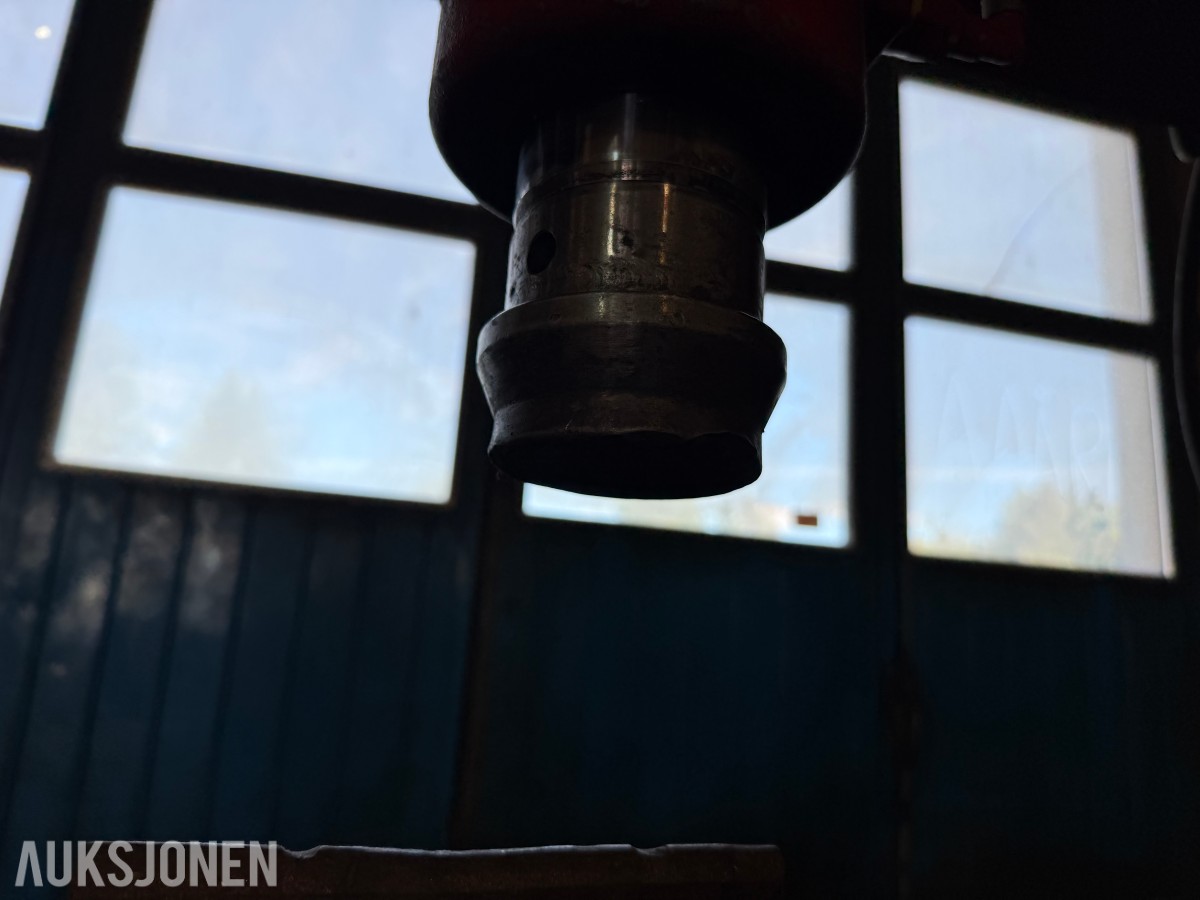 Stenhøj 60 tonn hydraulisk verkstedpresse – 600 kN