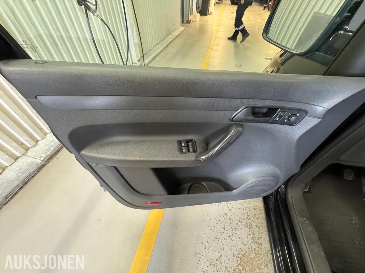 2015 Volkswagen Caddy 1.6-102 D / EU-ok / 82986km