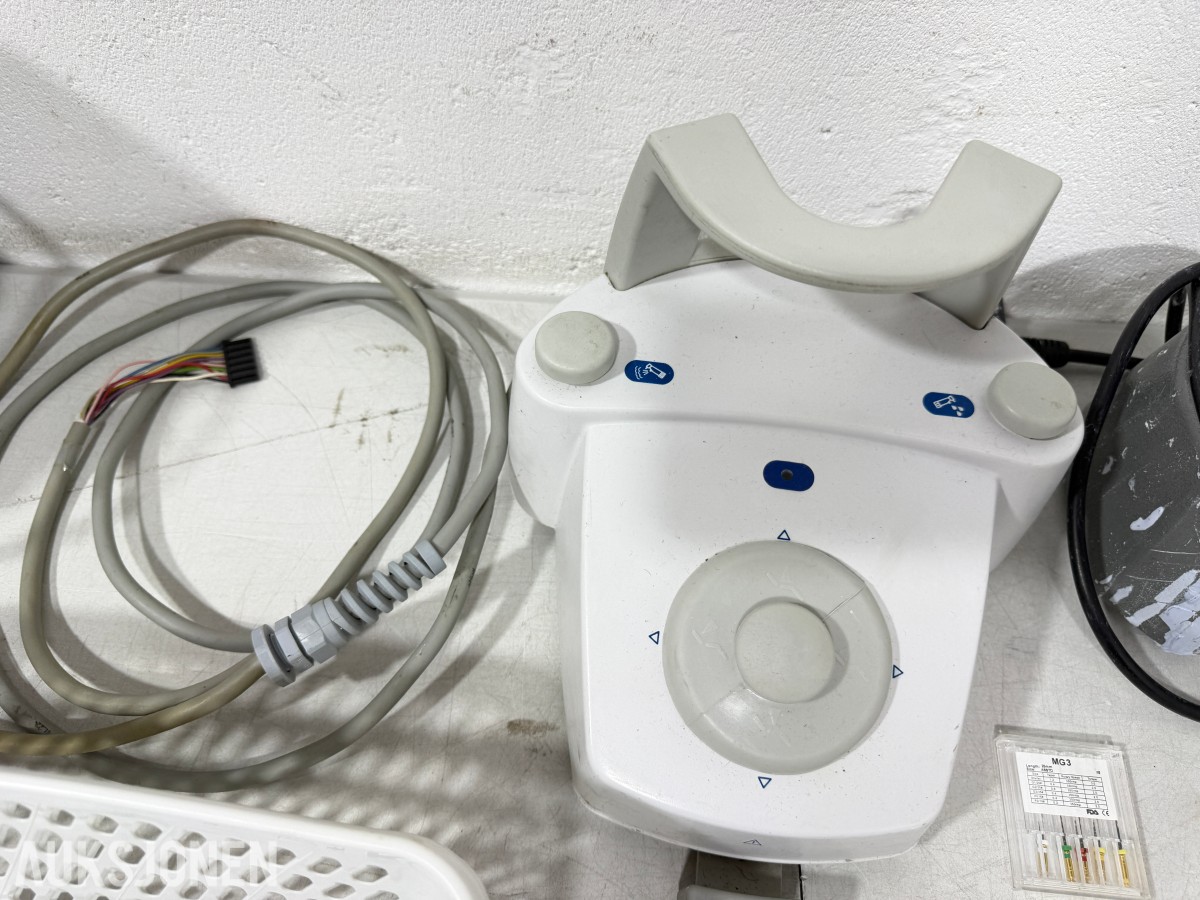 Større parti dentalutstyr – instrumenter, endodonti, behandlingsenheter og tilbehør