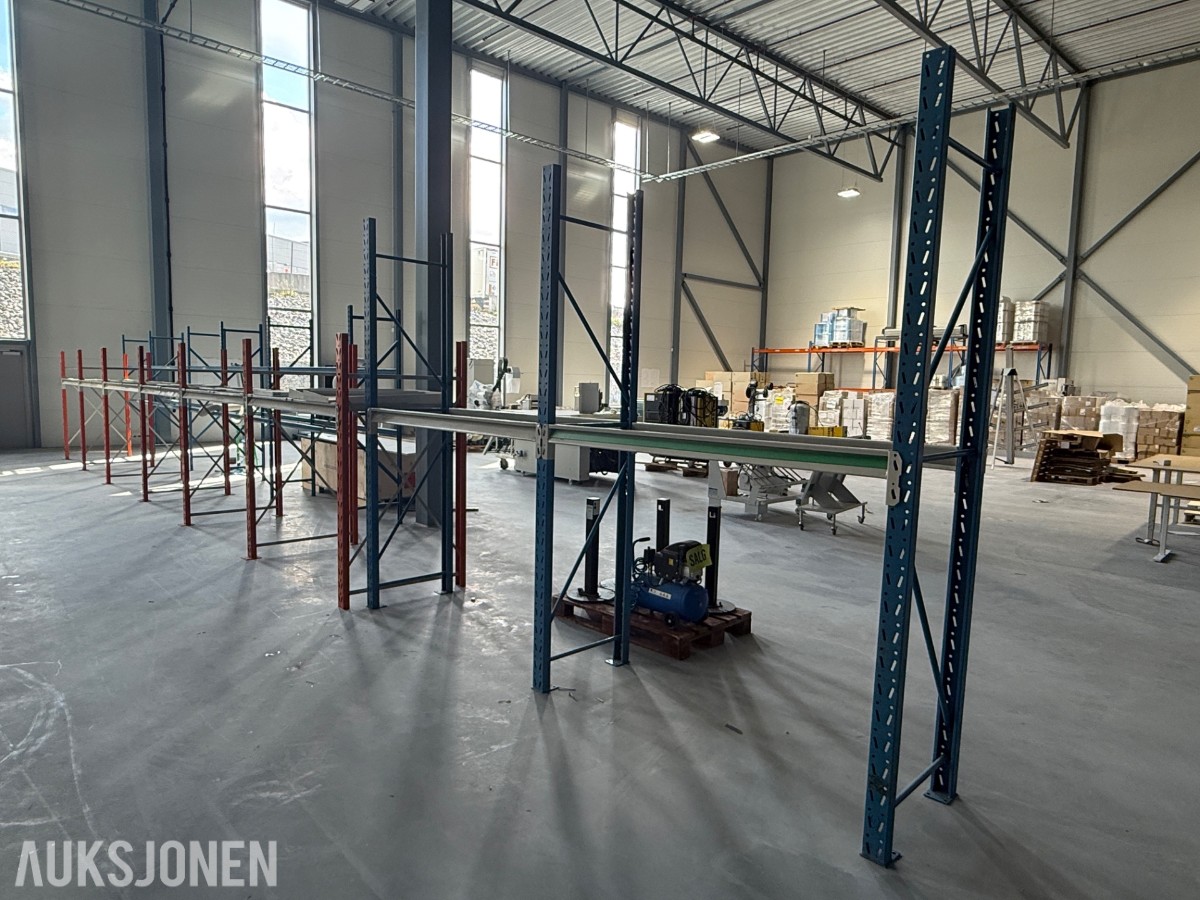 Stor mengde reoler