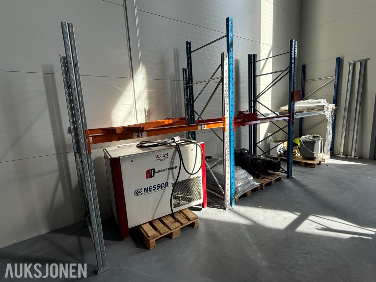 Stor mengde reoler