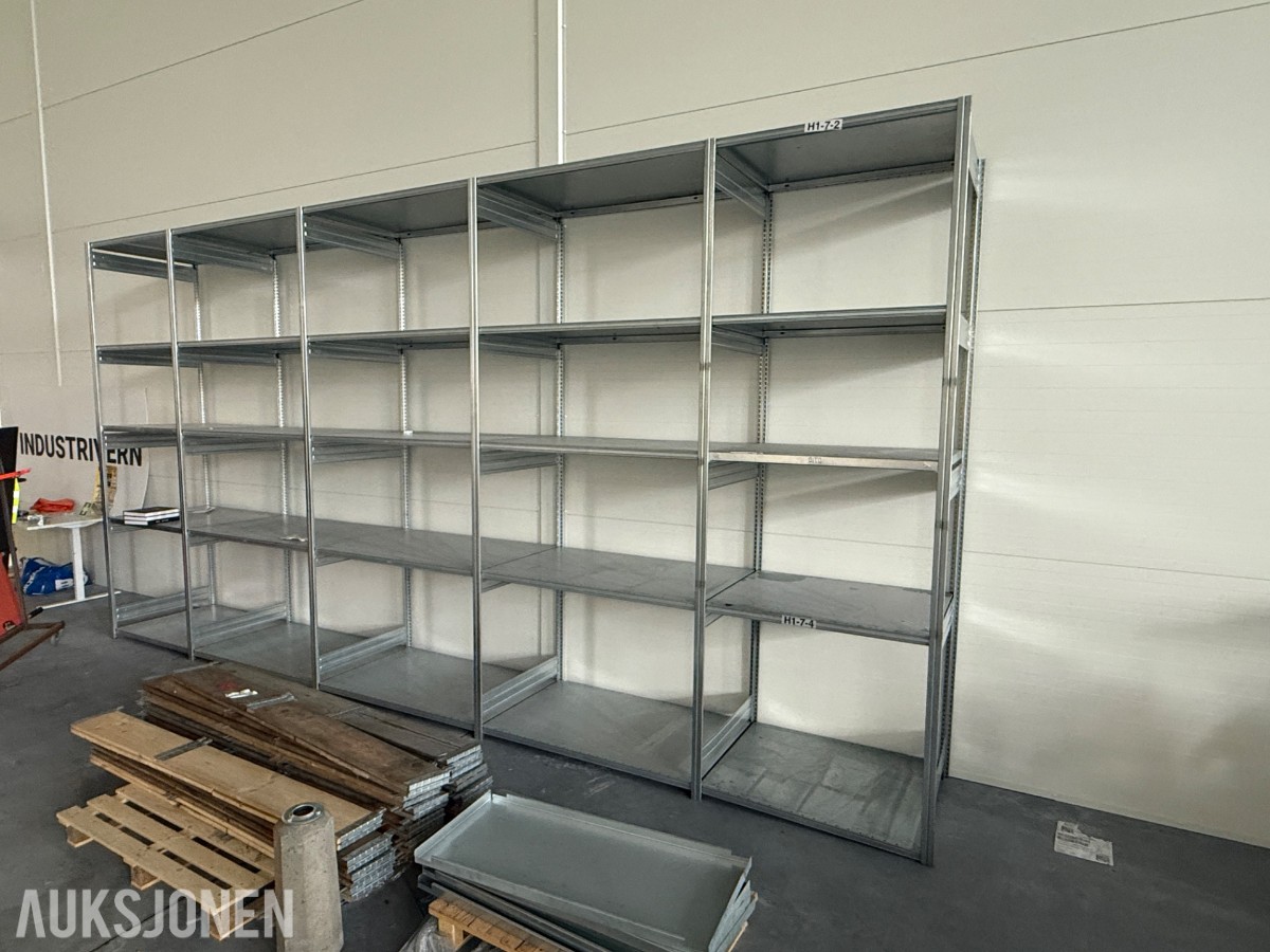 Stor mengde reoler