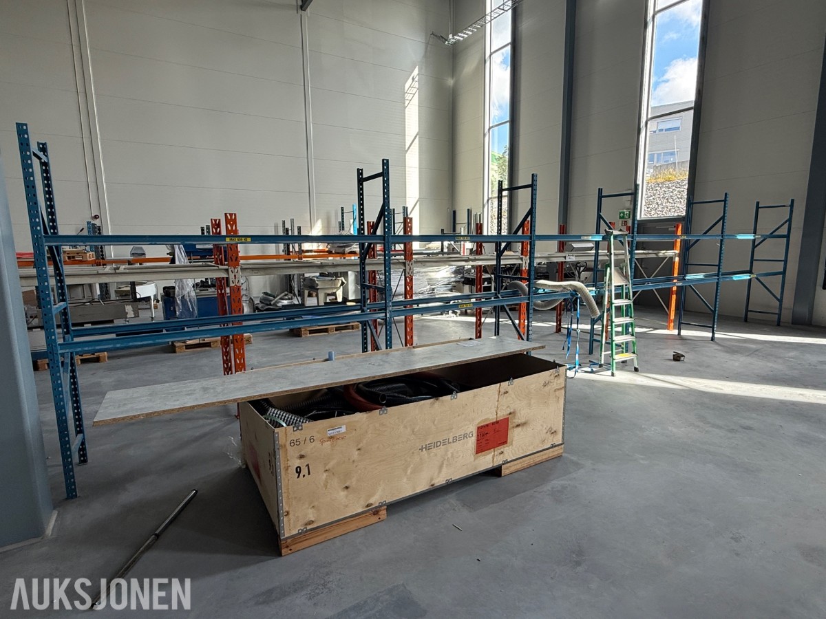Stor mengde reoler