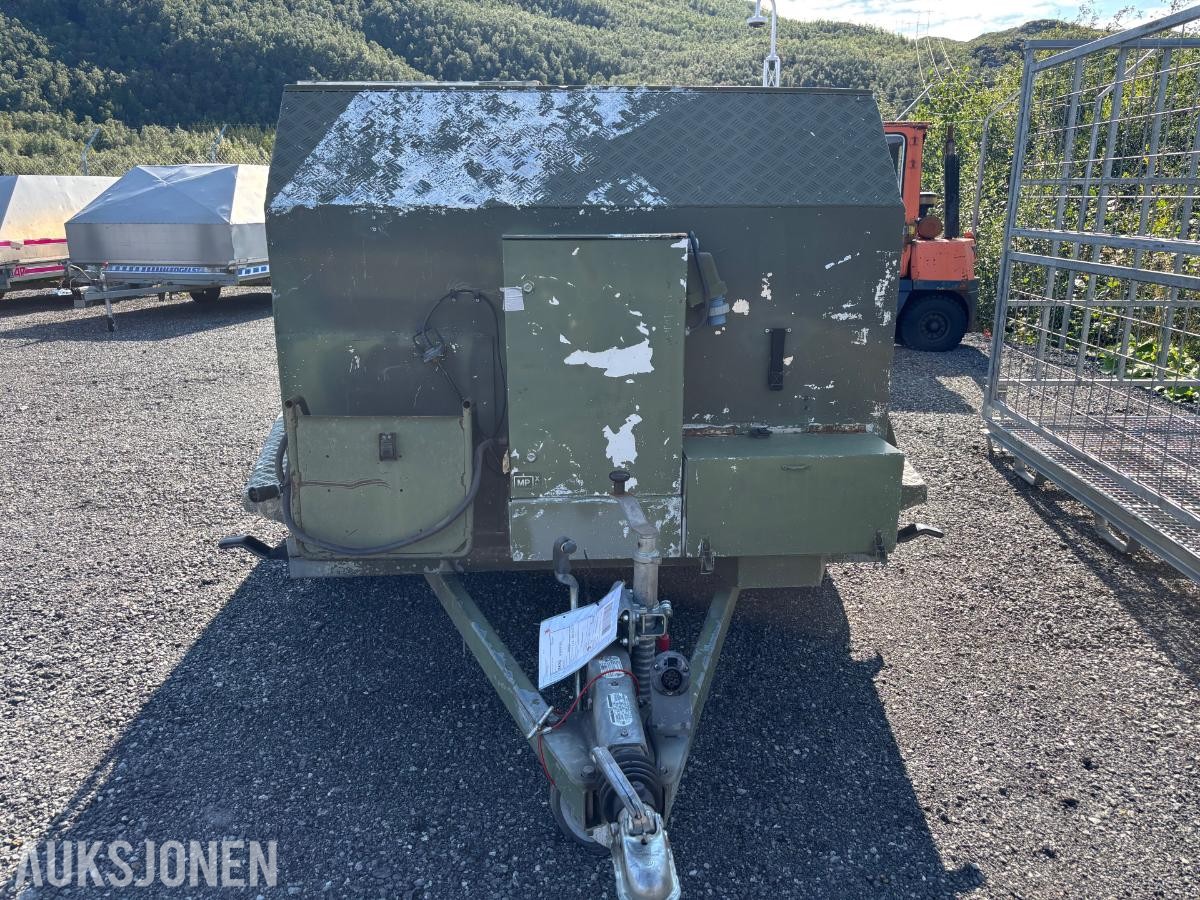 2001 Buster hundehenger med 4 oppvarmede rom