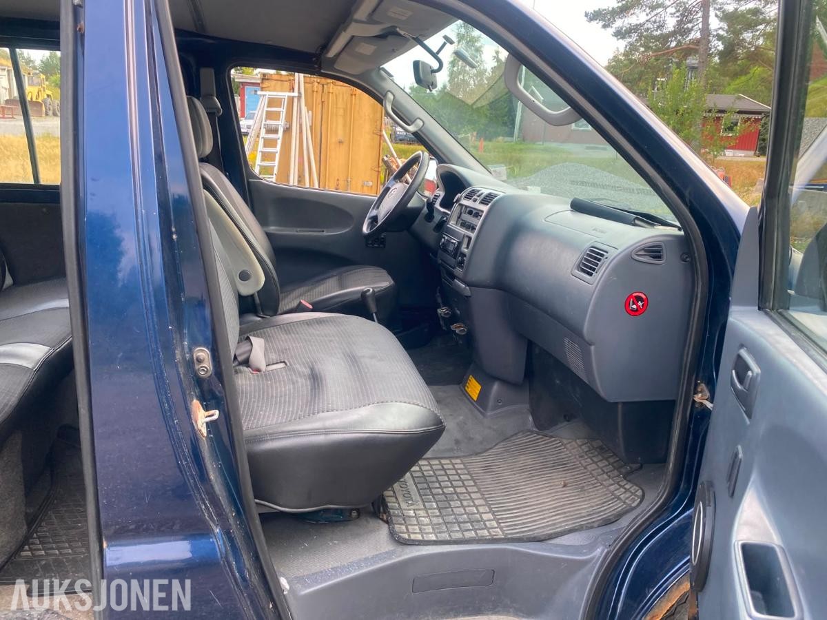 2006 Toyota HiAce 4WD, 6 seter, Hengerfeste
