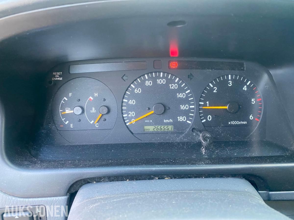 2006 Toyota HiAce 4WD, 6 seter, Hengerfeste