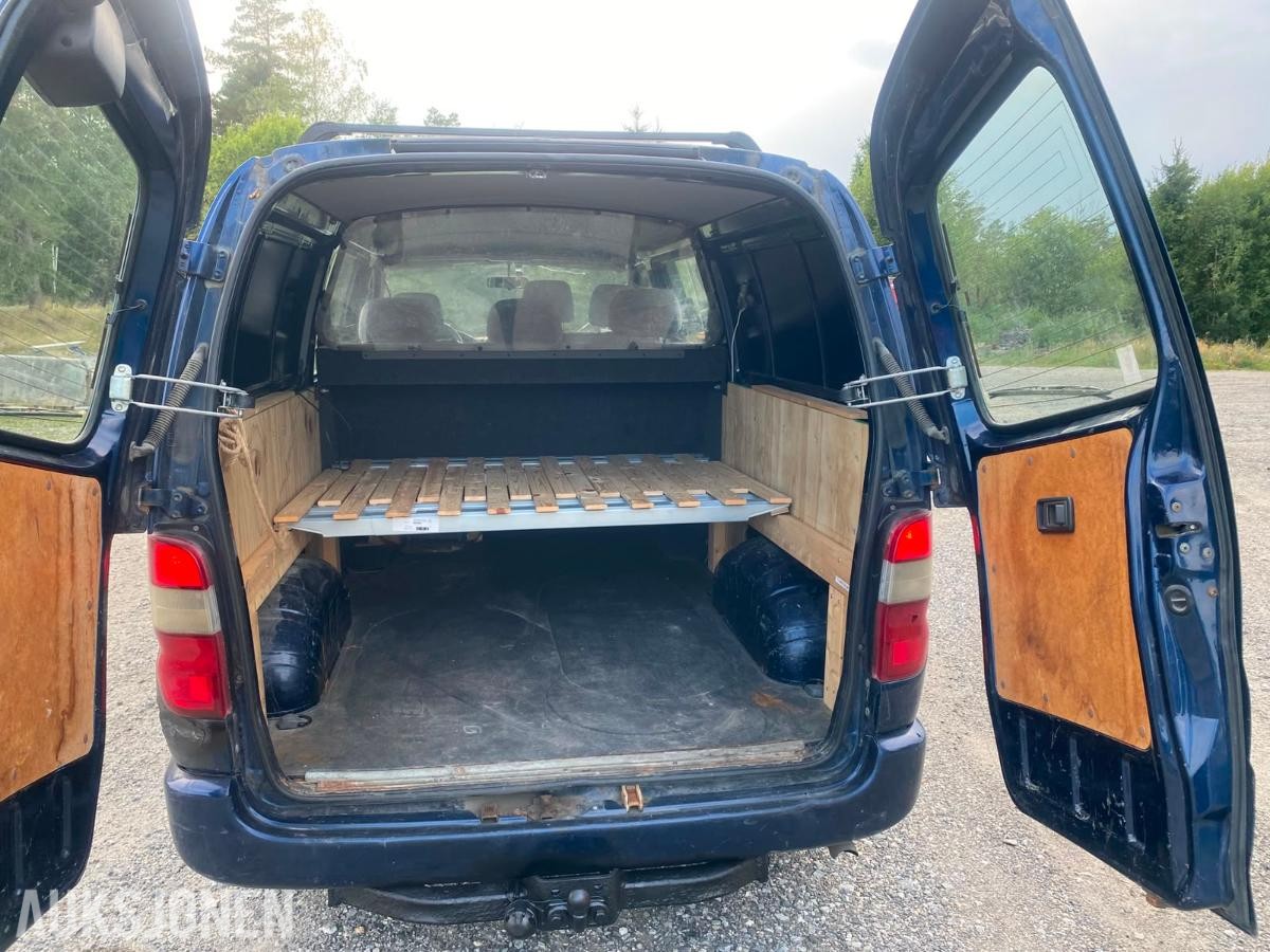 2006 Toyota HiAce 4WD, 6 seter, Hengerfeste