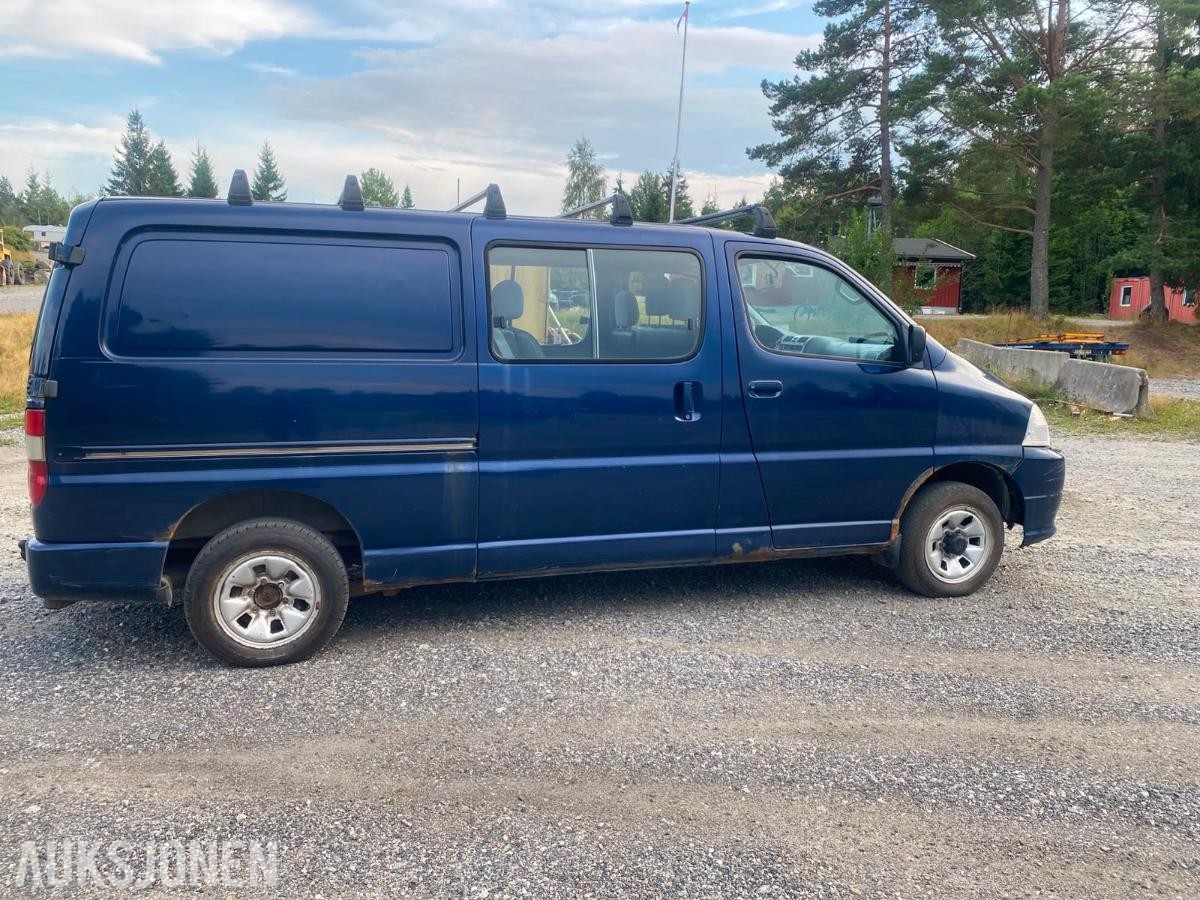 2006 Toyota HiAce 4WD, 6 seter, Hengerfeste