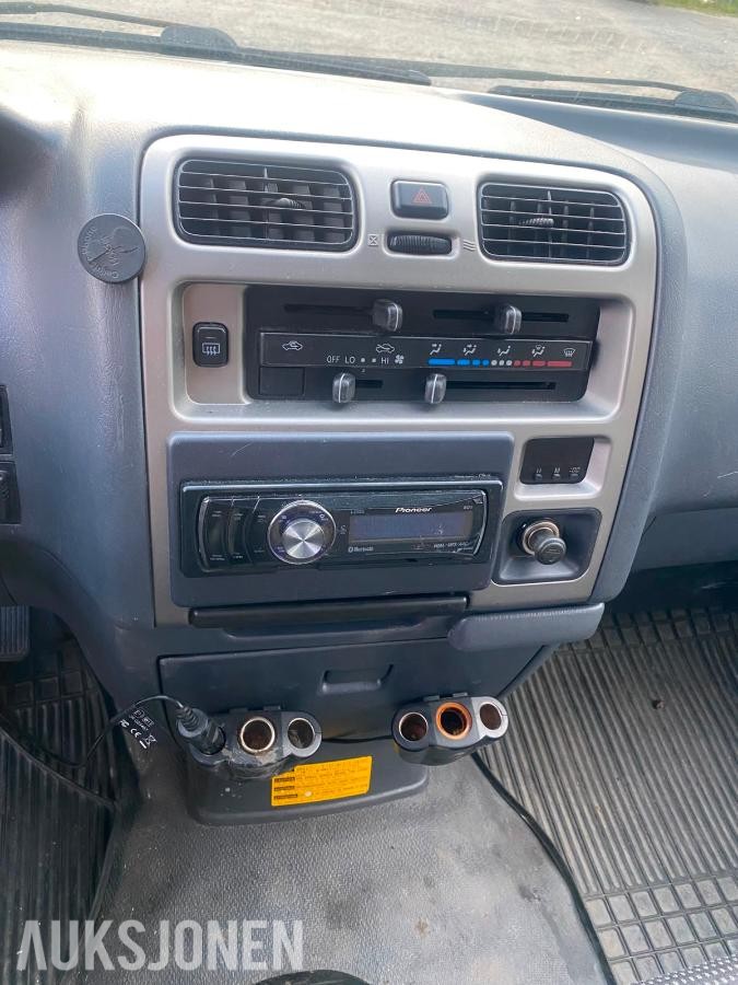 2006 Toyota HiAce 4WD, 6 seter, Hengerfeste