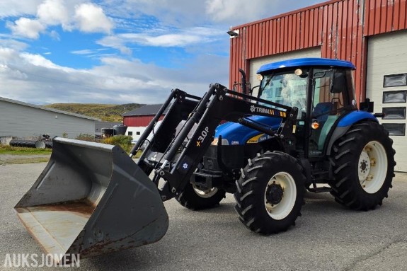 2009 Traktor - New Holland TD5040 - Kun 500 timer, snøskuffe og gafler