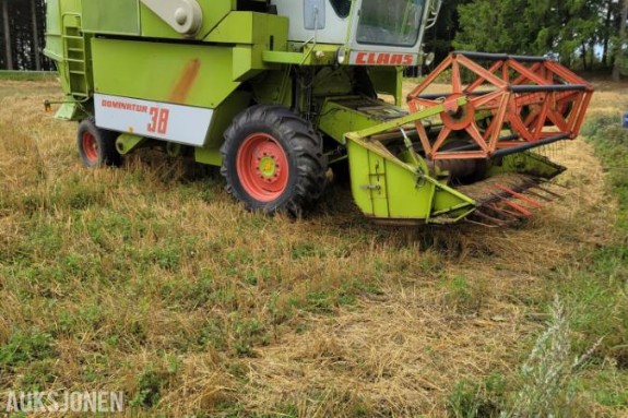 1984 Claas Dominator 38 Tresker, 2230 t, 270 cm skjærebord, halmkutter