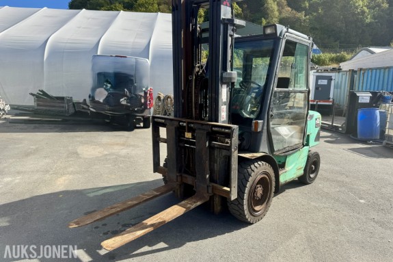 2001 Mitsubishi FD30K Truck - 5 450 mm Løftehøyde - Timer: 8319