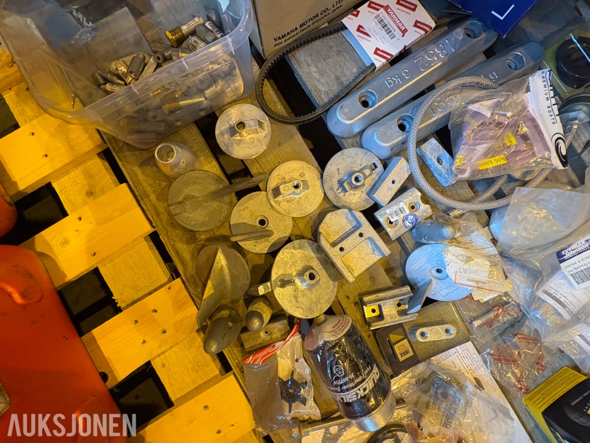 Diverse sinkanoder og båtdeler – selges samlet