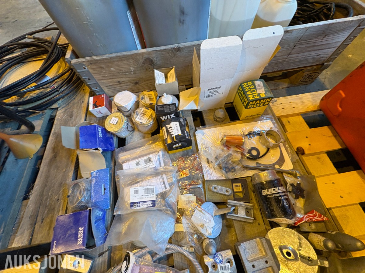 Diverse sinkanoder og båtdeler – selges samlet