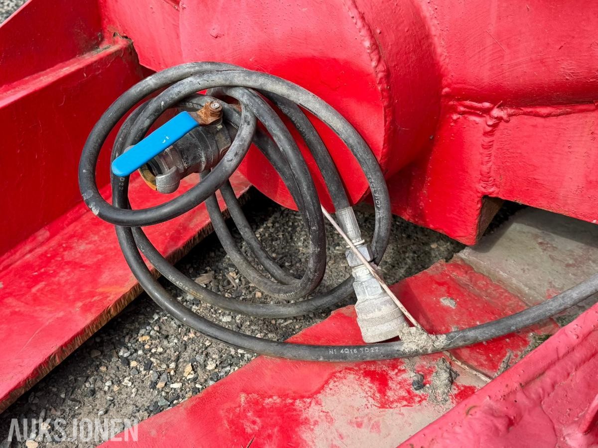 1997 BS Vognen Vanntank 12000L med trekkule
