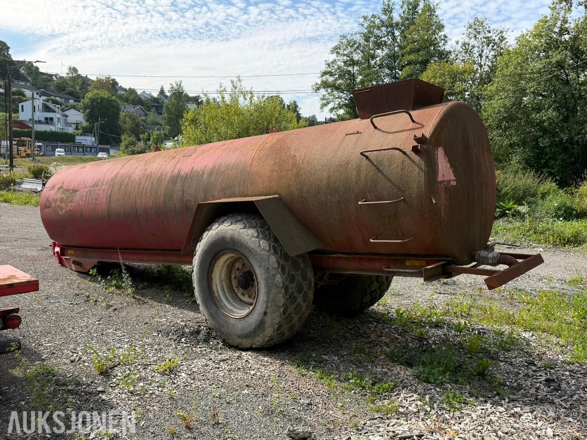 1997 BS Vognen Vanntank 12000L med trekkule