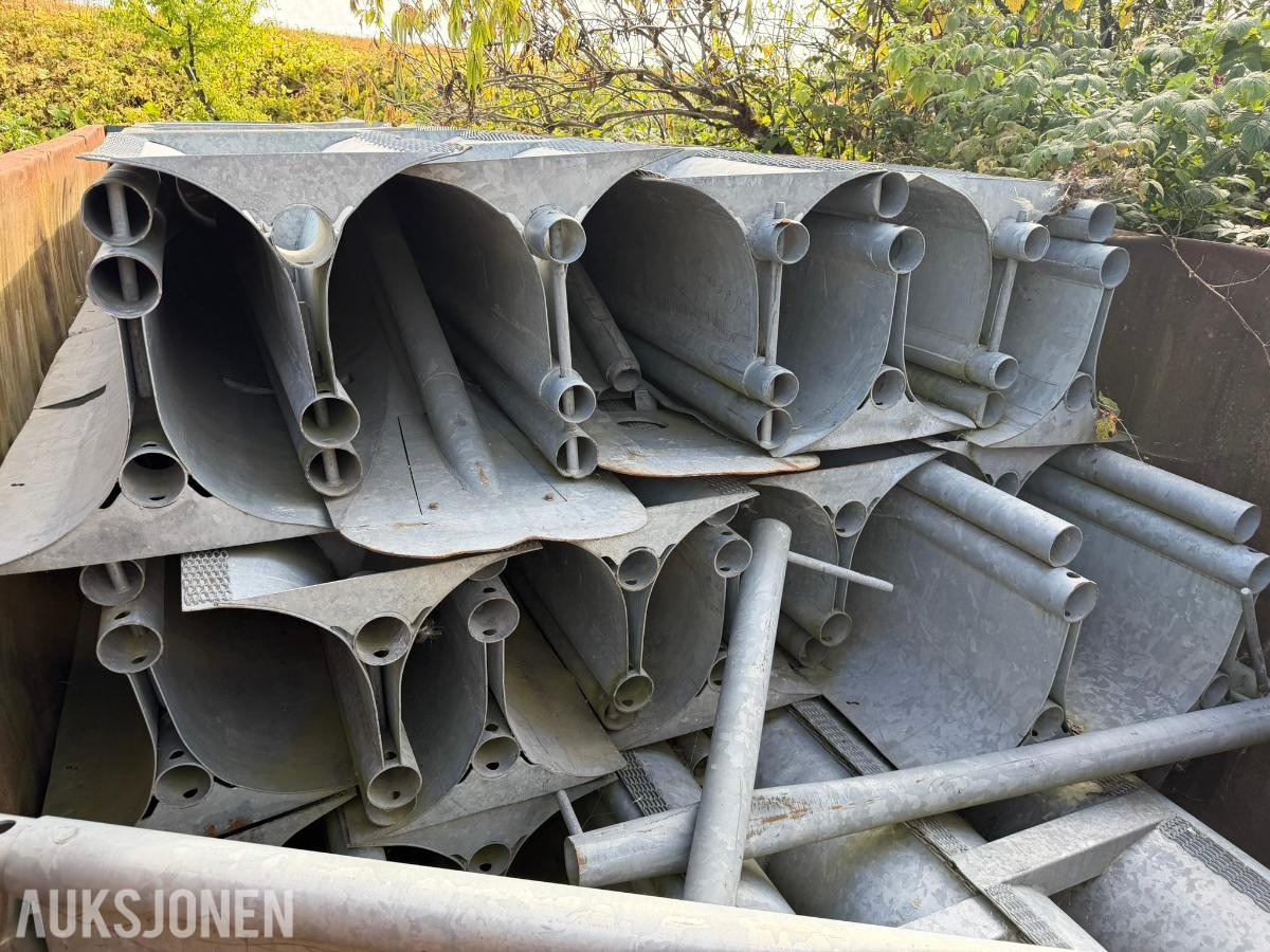 GMM Krokcontainer full av Mini-Guard veihindring