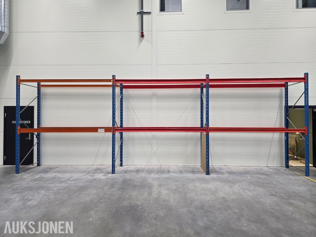Pallereoler 3 fag H:300 B: 275cm. Selges som forevist 