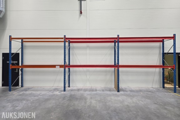 Pallereoler 3 fag H:300 B: 275cm. Selges som forevist 