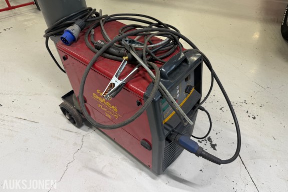 Selco Neomig 2000 XP MIG- og MAG-sveiser - 400V trefas - 200A ved 24V