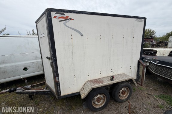 Skaphenger med boggiaksel - rulleport bak - hengslet dør - Bradley Doublelock HydraTow Mk3 påløpskobling - skap 2,83 x 1,50 x 1,86 m