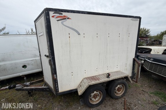 Skaphenger med boggiaksel - rulleport bak - hengslet dør - Bradley Doublelock HydraTow Mk3 påløpskobling - skap 2,83 x 1,50 x 1,86 m