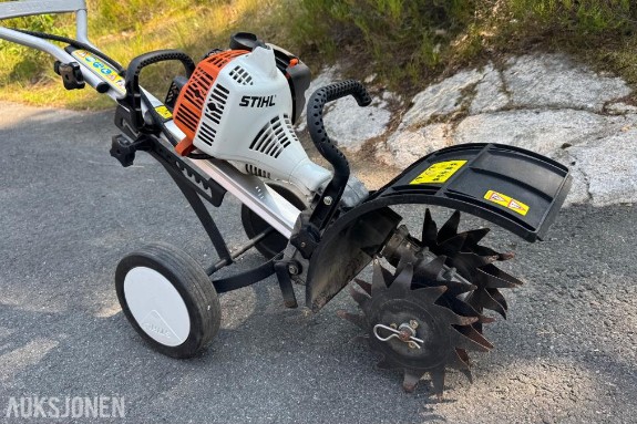 Stihl MM 55 - jordfreser, mosefjerner, kultivator, gressplenlufter og feiekost.