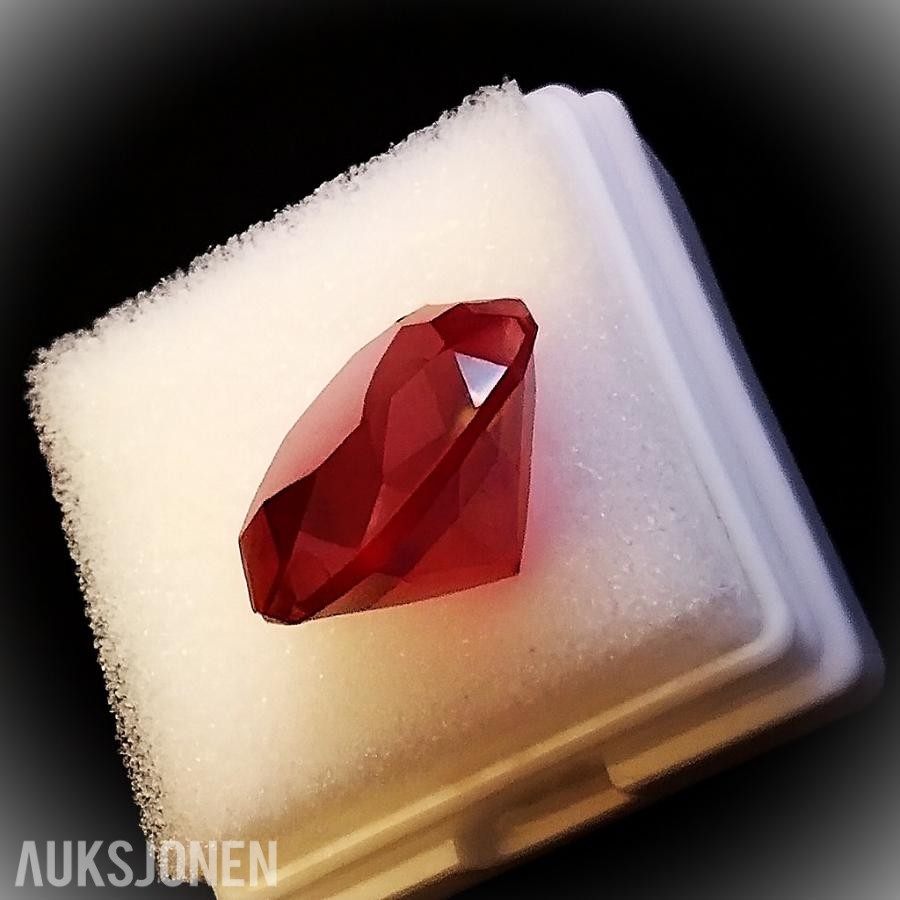 Nydelig Rubin Round Brilliant * 5.14 CT * med Sertifikat