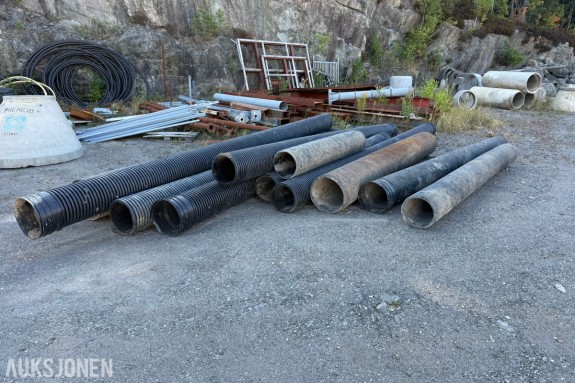 Parti med 11 stk. brukte overvannsrør – Ø300/400 mm – ca. 4–5 meters lengder