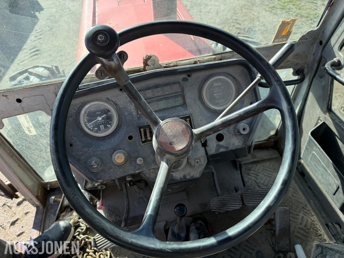 1983 Massey Ferguson 690 m/Snøfreser og 4 kjettinger