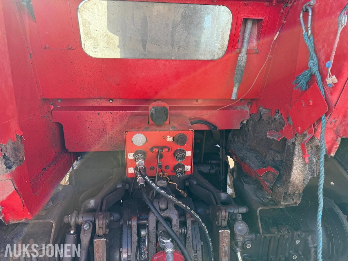 1983 Massey Ferguson 690 m/Snøfreser og 4 kjettinger