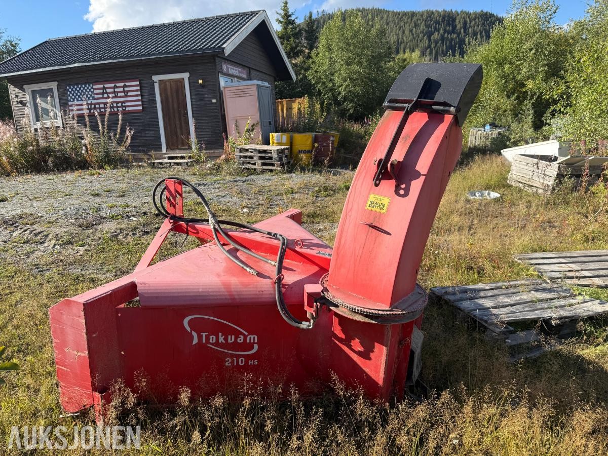 1983 Massey Ferguson 690 m/Snøfreser og 4 kjettinger