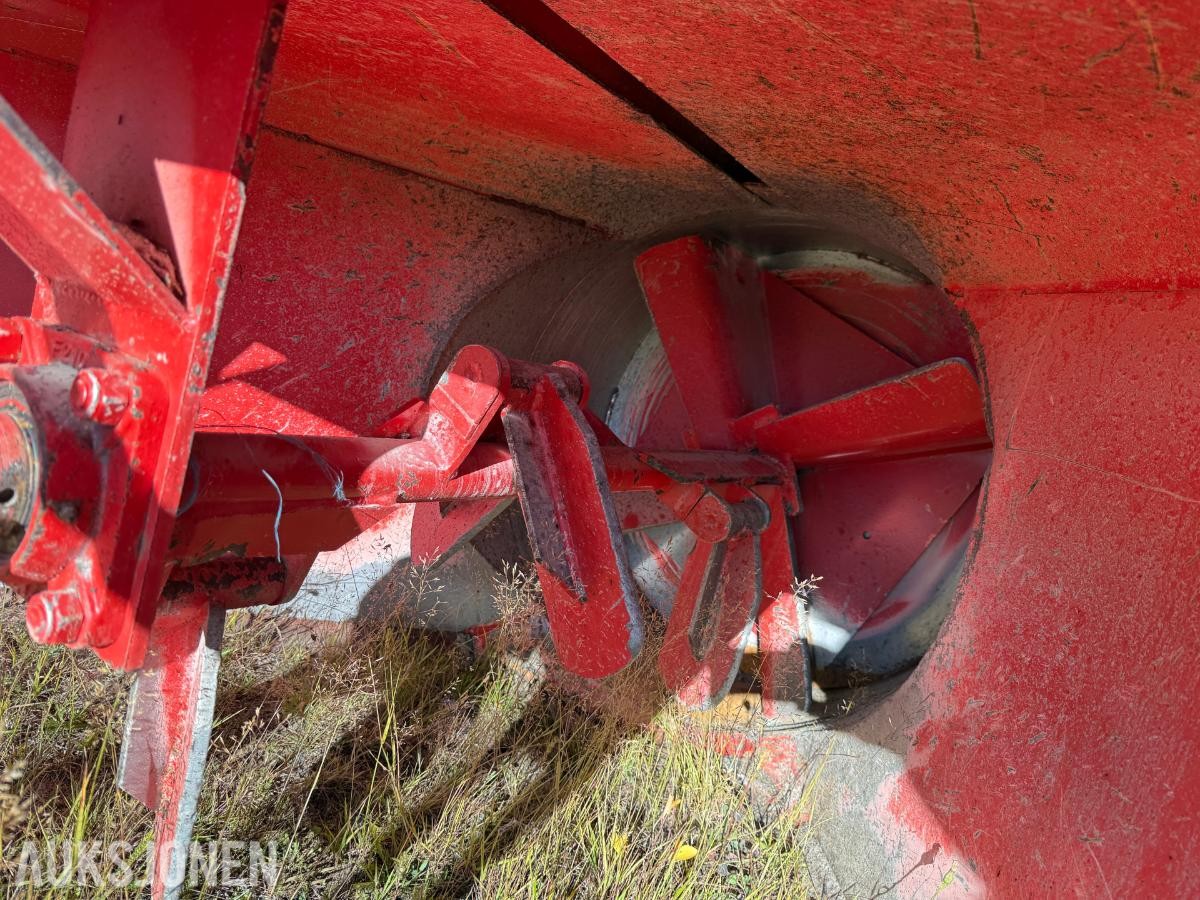 1983 Massey Ferguson 690 m/Snøfreser og 4 kjettinger