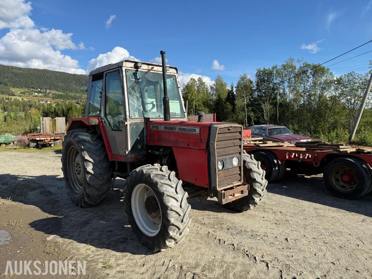 1983 Massey Ferguson 690 m/Snøfreser og 4 kjettinger