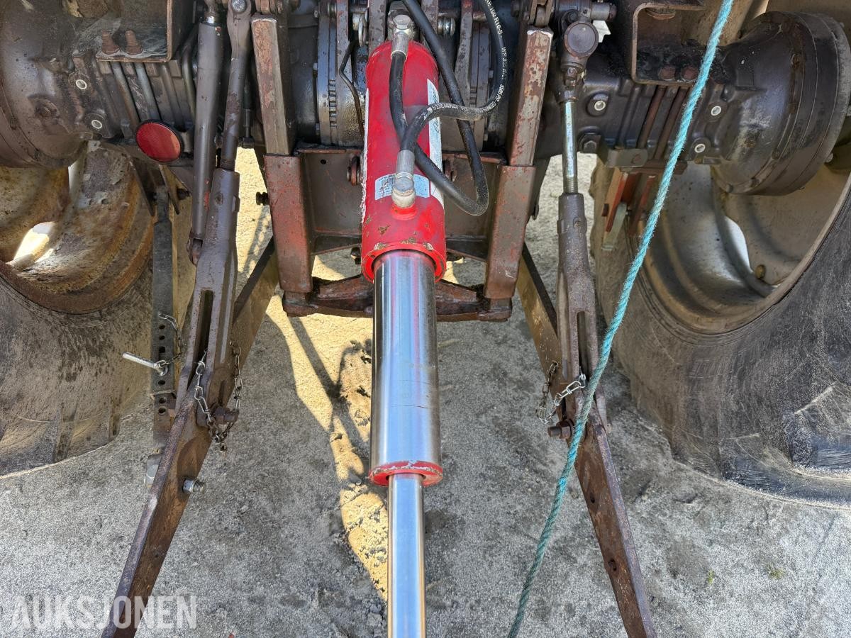 1983 Massey Ferguson 690 m/Snøfreser og 4 kjettinger