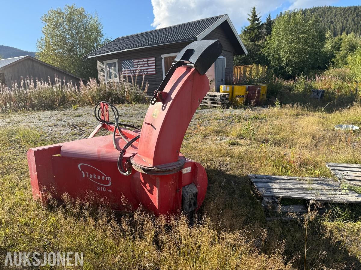 1983 Massey Ferguson 690 m/Snøfreser og 4 kjettinger