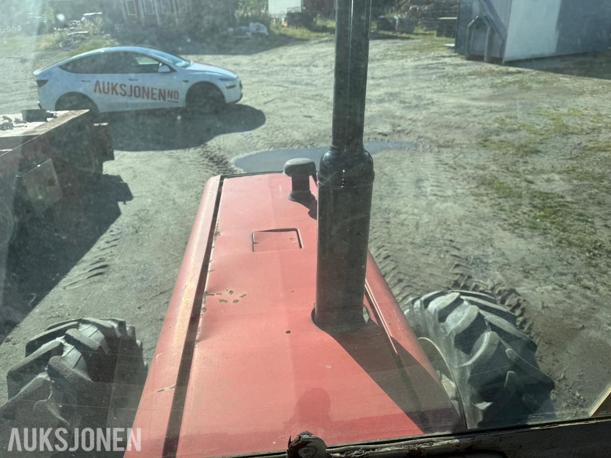 1983 Massey Ferguson 690 m/Snøfreser og 4 kjettinger
